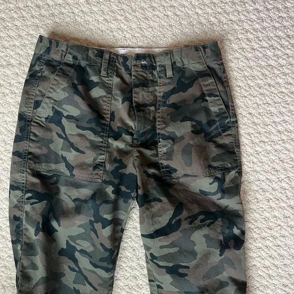 GAP Women’s Girlfriend Chino Camo Pants - sz 10 tall - Picture 2 of 7